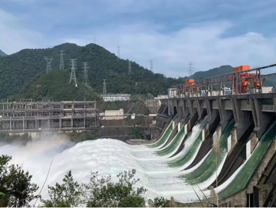 水电行业高空防坠生命线系统先容及救援解决计划